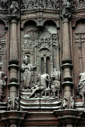 St. Peter heilt den Lahmen, Detail vom Südquerhausportal, 16. Jahrhundert